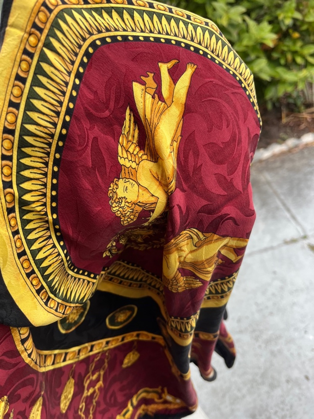 Giorgio Sermoneta 100% Italian silk scar Elegant Red and Gold Scarf 33” x 33” - Picture 8 of 12